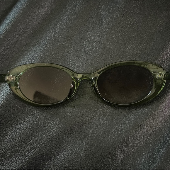 Oval Frame Retro Sunglass - Green - Picture 5 of 6